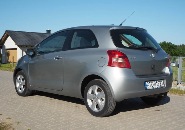 Toyota Yaris cena 8900 przebieg: 210340, rok produkcji 2006 z Chojnice małe 92